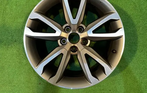 Hyundai Santa Fe R18 alloy rim 