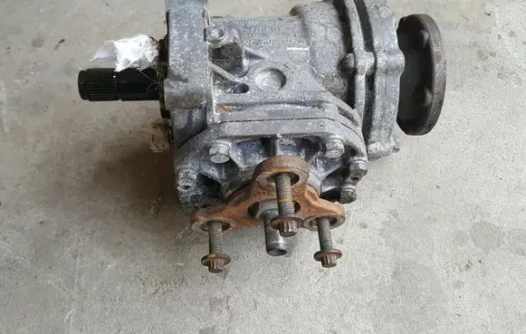 Volkswagen Golf II Gearbox transfer box case 02C409107B