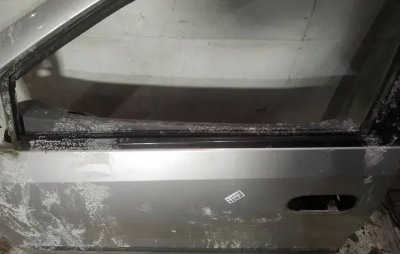Nissan Almera Tino Front door glass trim molding 