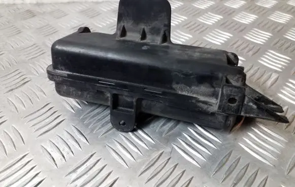 Vacuum air tank