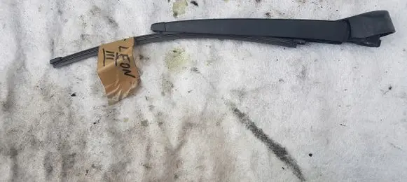 Seat Leon (5F) Rear wiper blade arm