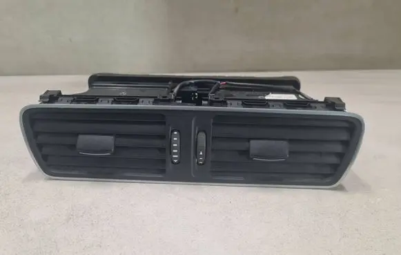 Volkswagen PASSAT B7 Dash center air vent grill S0911438 S0911538