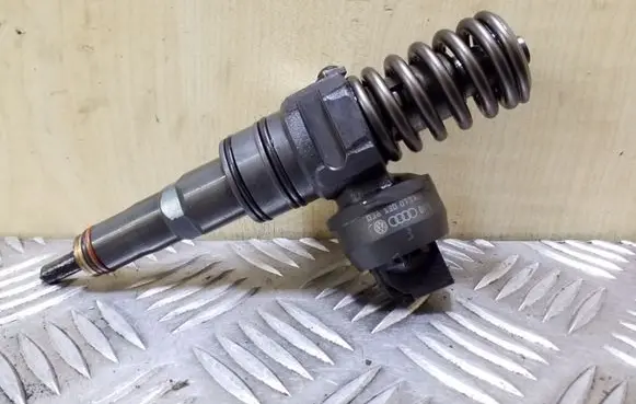 Skoda Octavia Mk1 (1U) Fuel injector 038130073AG 0414720215