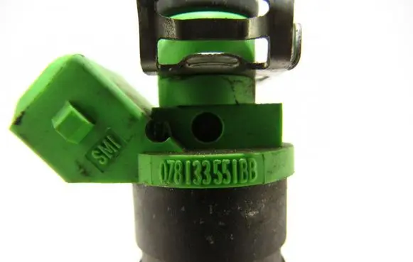 Audi A6 S6 C5 4B Fuel injector 078133551BB