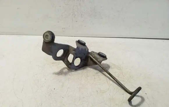 Audi TT TTS Mk2 Gear shift cable bracket 8J0711789