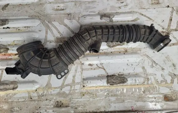 Volkswagen Multivan T5 Turbo air intake inlet pipe/hose 7E0129627C