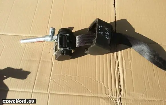 Volvo V50 Rear seatbelt