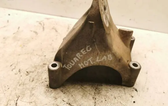 Volkswagen Touareg I Engine mounting bracket 07Z199308B