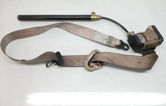 Ford Galaxy Front seatbelt 1M21-611B08 33023996 7M3857706