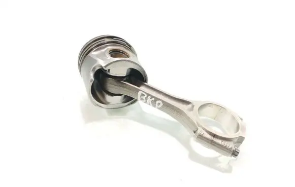 Volkswagen PASSAT B6 Piston with connecting rod 
