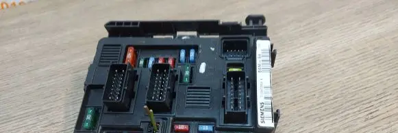 Citroen C2 Fuse module 9643498780
