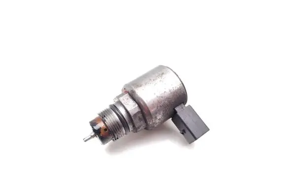 Mercedes-Benz B W245 Fuel pressure regulator 9307Z522A