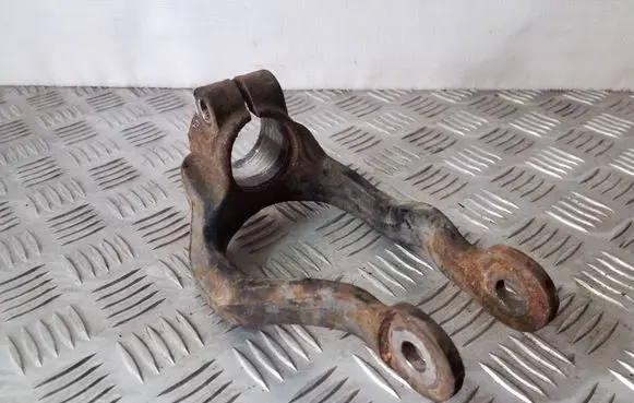 Infiniti EX Lower shock absorber bracket 
