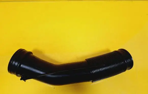 Volkswagen PASSAT B5.5 Air intake hose/pipe 06B129627E
