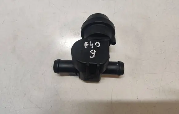 Engine coolant pipe/hose