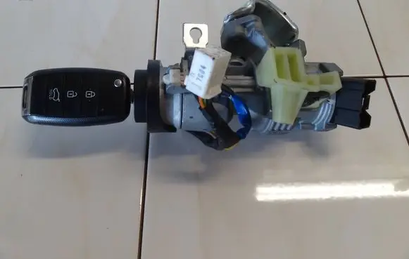 Seat Alhambra (Mk2) Ignition lock 1K0905851