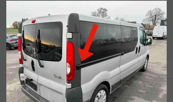 Nissan Primastar Sliding door rail trim 675627 59334