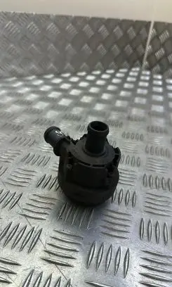 Volkswagen PASSAT B8 Electric auxiliary coolant/water pump