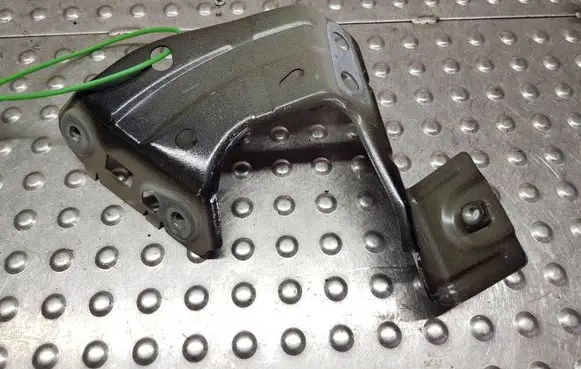 Volkswagen Polo VI Fender mounting bracket S26370867 2G0821135A