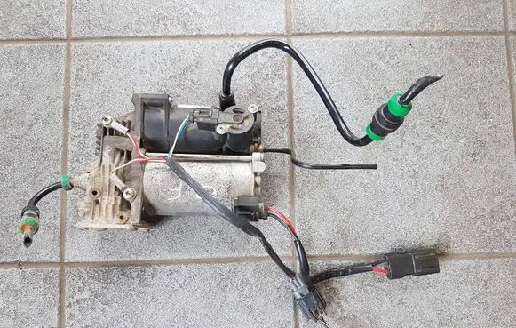 Land Rover Range Rover Sport L320 Air suspension compressor BH3219G525DB 3219G525