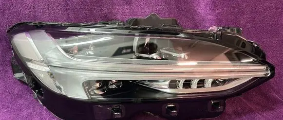 Volvo S90, V90 Headlight/headlamp 32404740