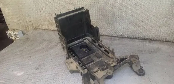Volkswagen Golf Plus Battery tray 1K0915333C