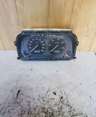 Volkswagen Golf III Speedometer (instrument cluster) 354001002 S100110010
