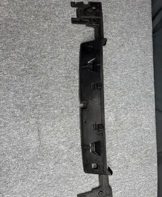 Radiator mount bracket