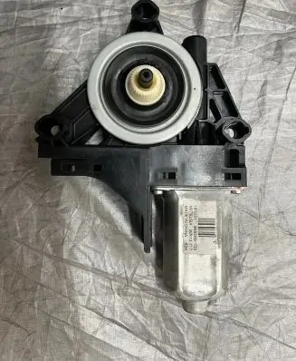 Volvo S60 Front door window regulator motor WR12717 966269103 181031