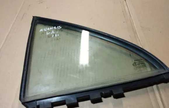 Toyota Avensis T250 Rear side window