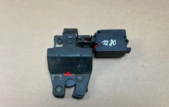 BMW 5 E39 Tailgate/trunk/boot lock/catch/latch 8168892