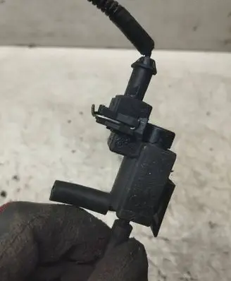 Volvo S60 Turbo solenoid valve 72224010 05T320 30611668