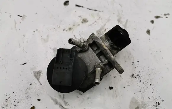 BMW 3 E90 E91 EGR valve 7810871
