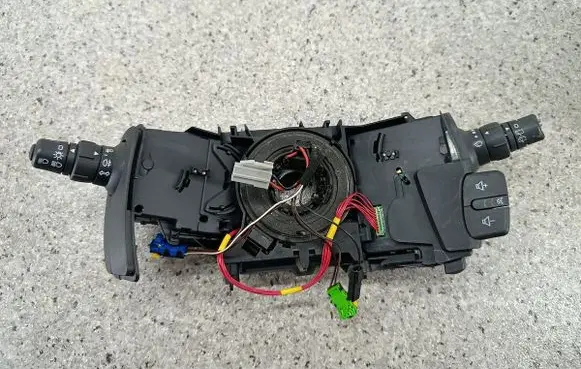 Renault Clio III Wiper turn signal indicator stalk/switch 8200245438