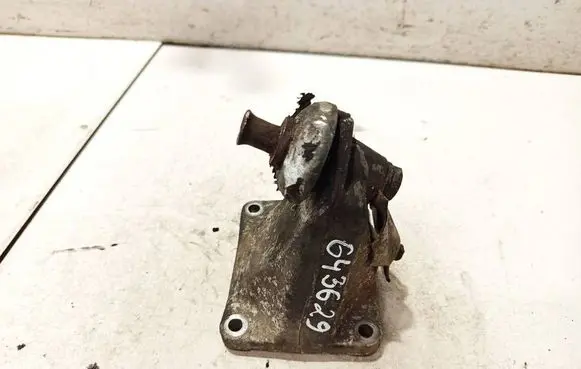 Mercedes-Benz E W210 Engine mounting bracket
