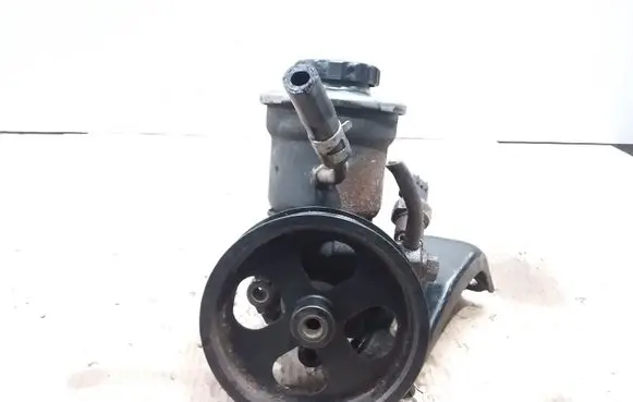 Toyota Avensis T250 Power steering pump