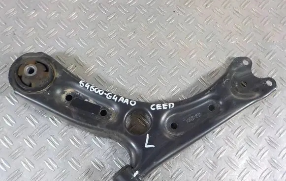 KIA Ceed Front lower control arm/wishbone 54500-G4AA-