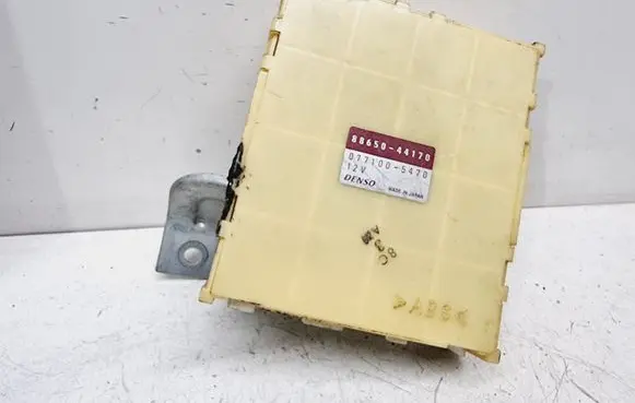 Toyota Avensis Verso Air conditioner control unit module 8865044170
