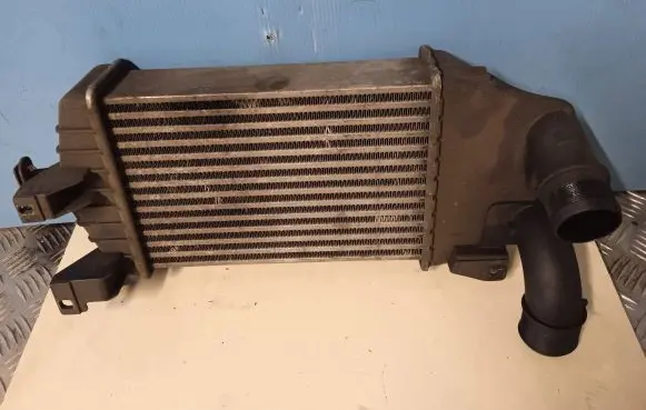 Opel Zafira B Intercooler radiator 13240831