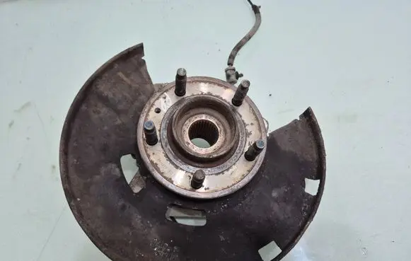 Opel Astra J Front wheel hub 