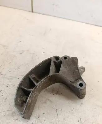 Mercedes-Benz A W169 Engine mounting bracket A16924106