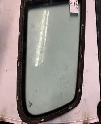 Volkswagen PASSAT B6 Rear side window 21213312
