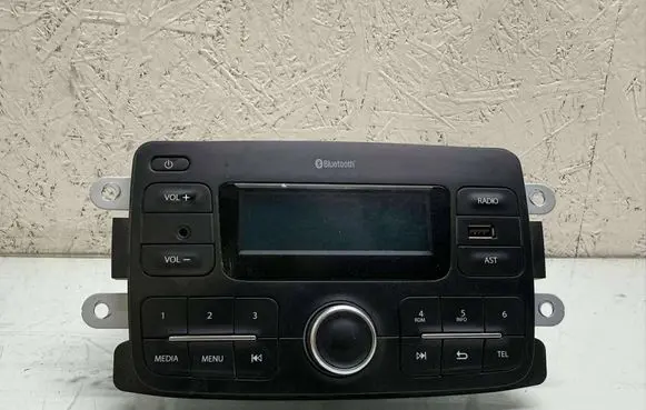 Radio/CD/DVD/GPS head unit