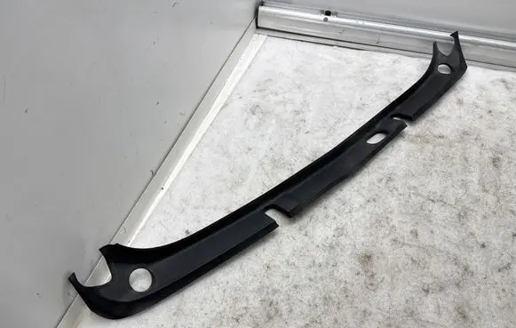 Tesla Model X Tailgate trim 106235600B 125652 104788500B