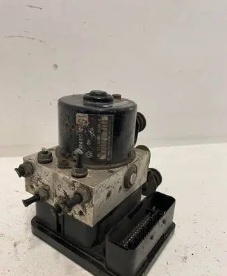 Volkswagen Golf V ABS Pump 1K0907379Q 00005305F3 10096003553