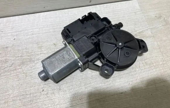 Volkswagen Beetle A5 Front door window regulator motor 6r0959801br