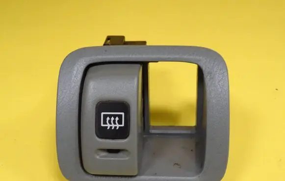 Nissan Micra Windscreen/window heater switch