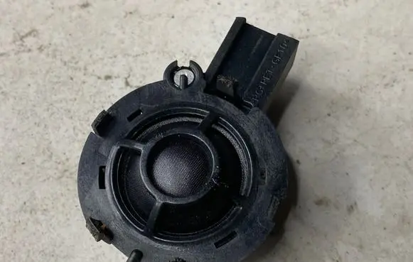 Volvo V50 High frequency speaker in the rear doors 30752088 05W18
