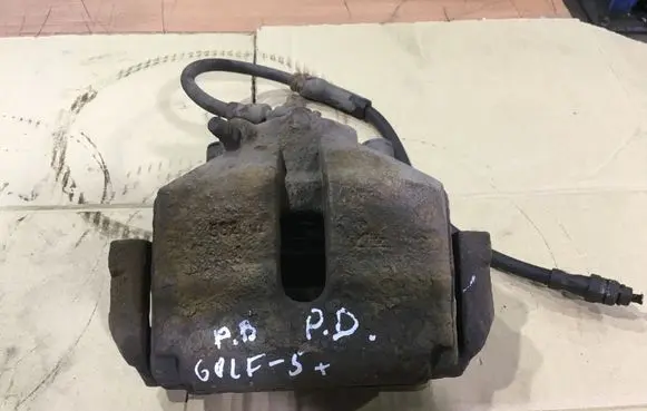 Volkswagen Golf Plus Front brake caliper