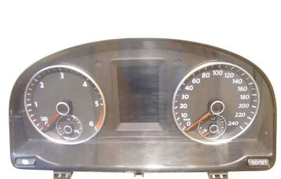 Volkswagen Touran II Speedometer (instrument cluster) 1T0920871D VDD024210 1119017117